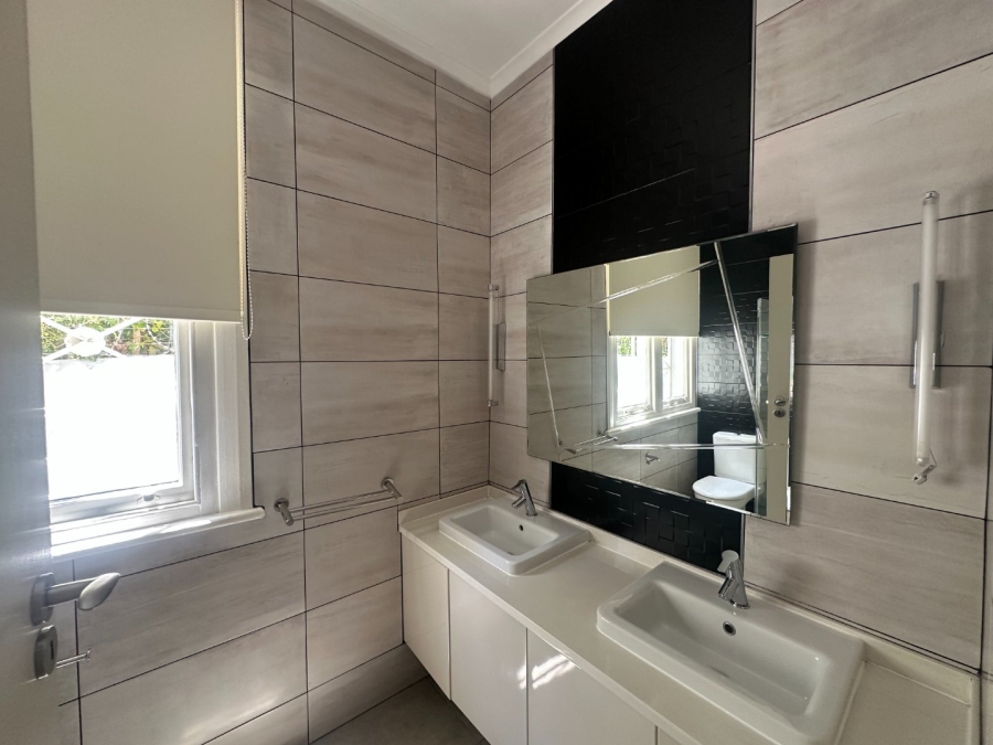 To Let 3 Bedroom Property for Rent in Green Point Western Cape